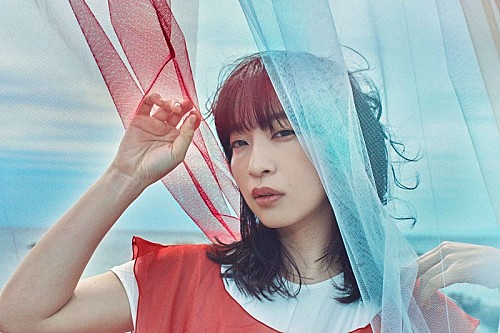 ヒグチアイ、デジタルSG3部作の第2弾「どうかそのまま」MV公開＆新アルバム『一声讃歌』詳細発表