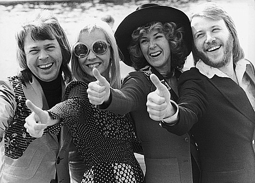 ABBA、2016年以来初めてメンバーが揃って公の場に登場