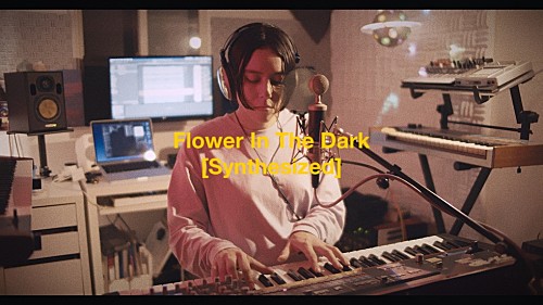 Maika Loubte、ボーカル＆アナログシンセのみで再構築した「Flower In The Dark [Synthesized]」MVを公開