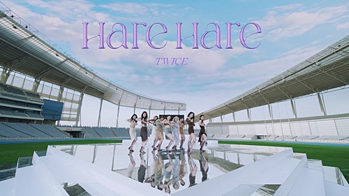 TWICE、“Hare Hareダンス”や“天気を操る妖精”が登場する「Hara Hare」MV公開