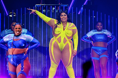 リゾ、敬愛する故ティナ・ターナーのハロウィン仮装を披露